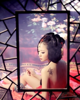 肚兜女子